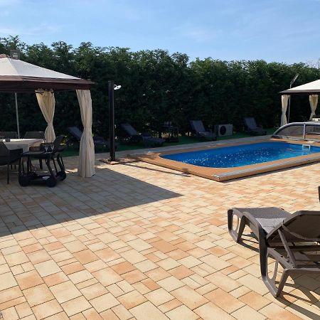 Fullhouse Apartmanhaz Zamardi Ngoại thất bức ảnh