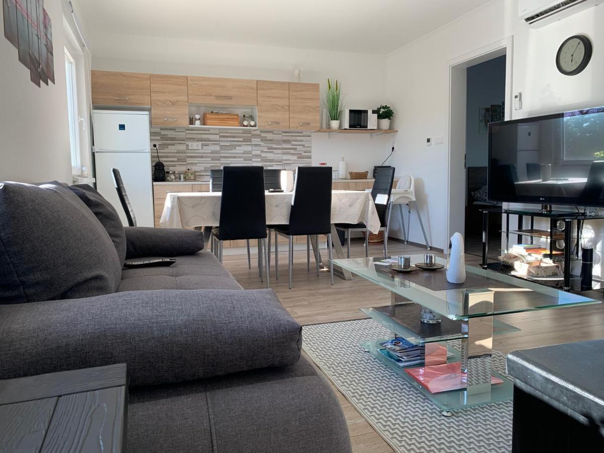 Fullhouse Apartmanhaz Zamardi Ngoại thất bức ảnh