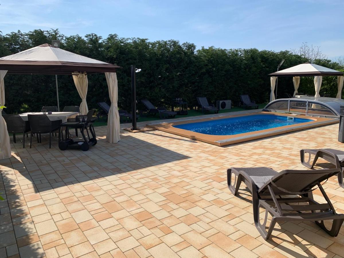 Fullhouse Apartmanhaz Zamardi Ngoại thất bức ảnh