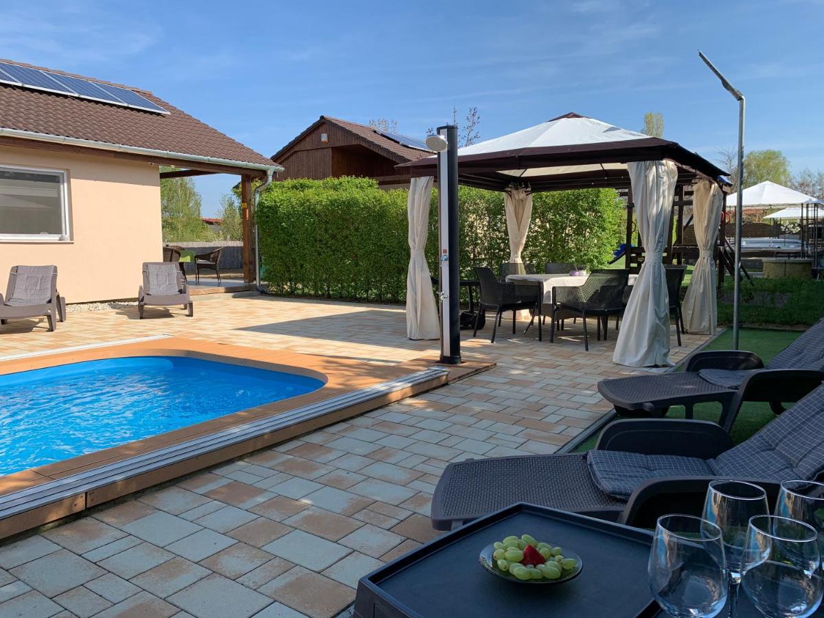 Fullhouse Apartmanhaz Zamardi Ngoại thất bức ảnh