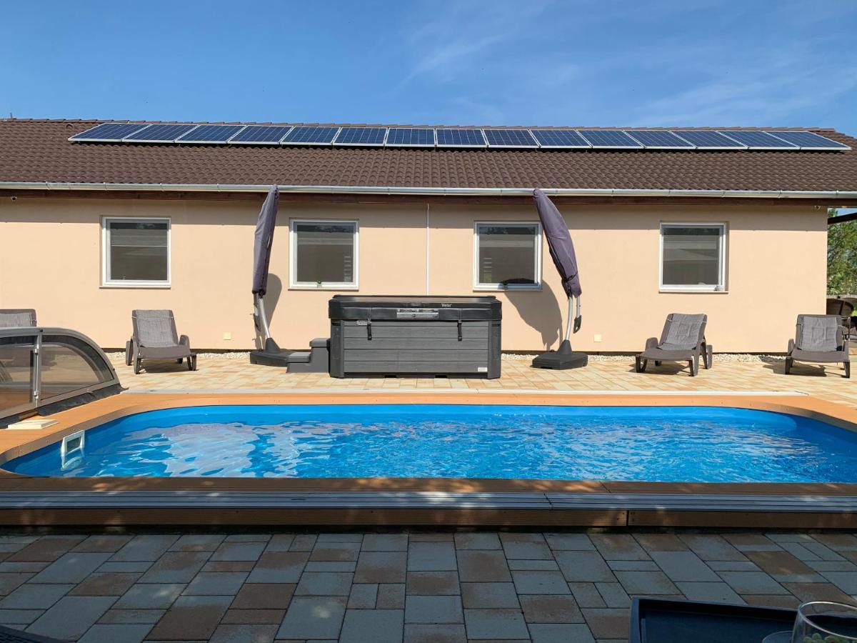 Fullhouse Apartmanhaz Zamardi Ngoại thất bức ảnh