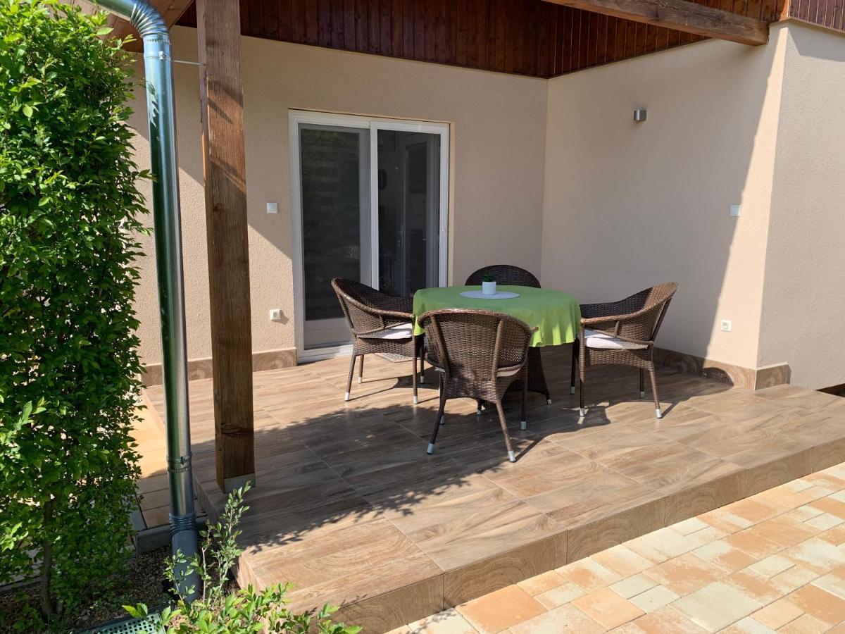 Fullhouse Apartmanhaz Zamardi Ngoại thất bức ảnh