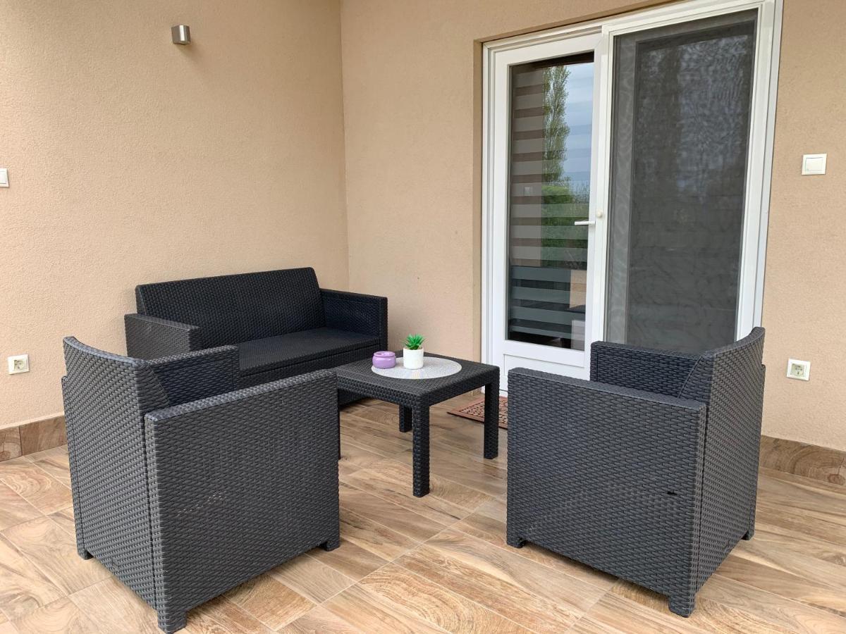 Fullhouse Apartmanhaz Zamardi Ngoại thất bức ảnh