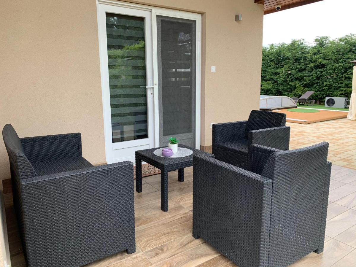 Fullhouse Apartmanhaz Zamardi Ngoại thất bức ảnh