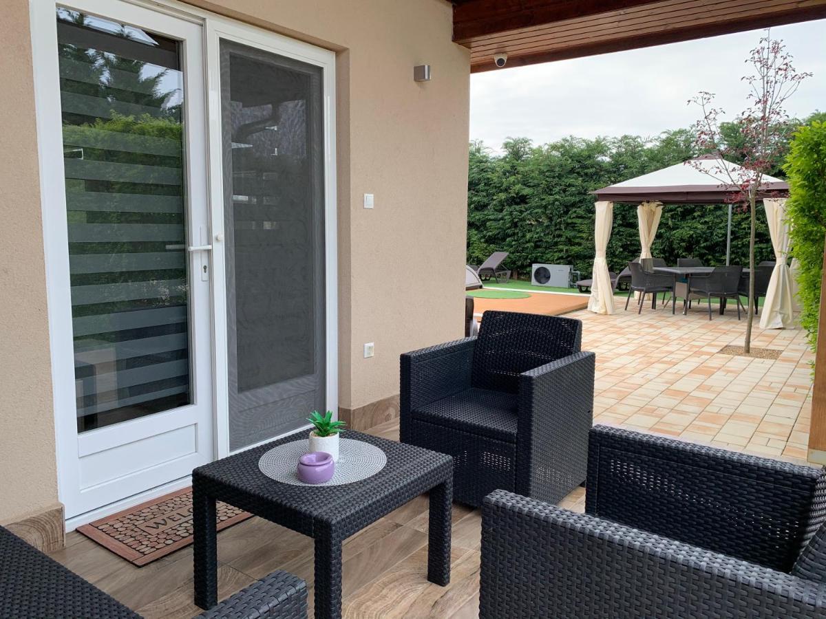 Fullhouse Apartmanhaz Zamardi Ngoại thất bức ảnh