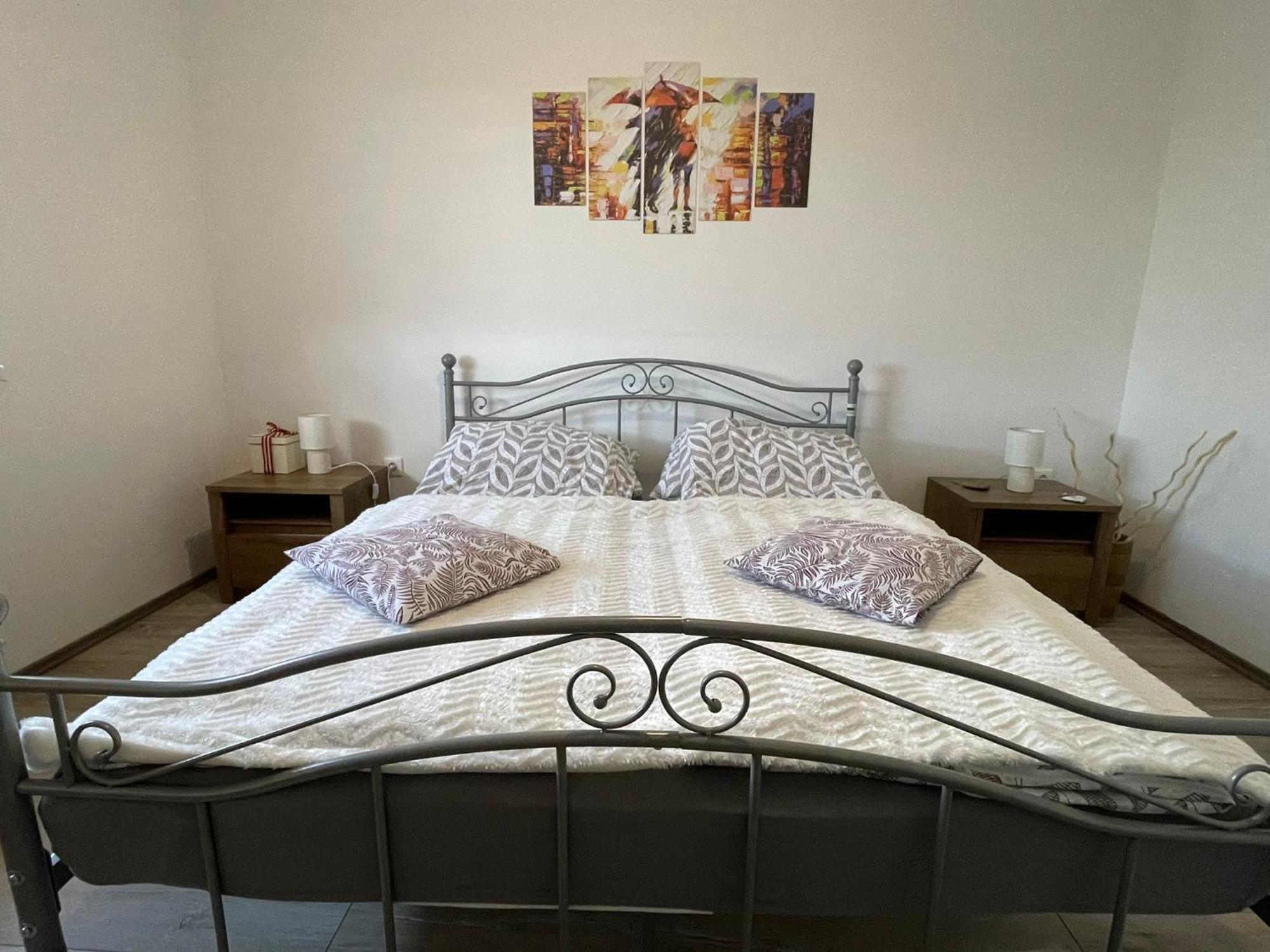 Fullhouse Apartmanhaz Zamardi Ngoại thất bức ảnh