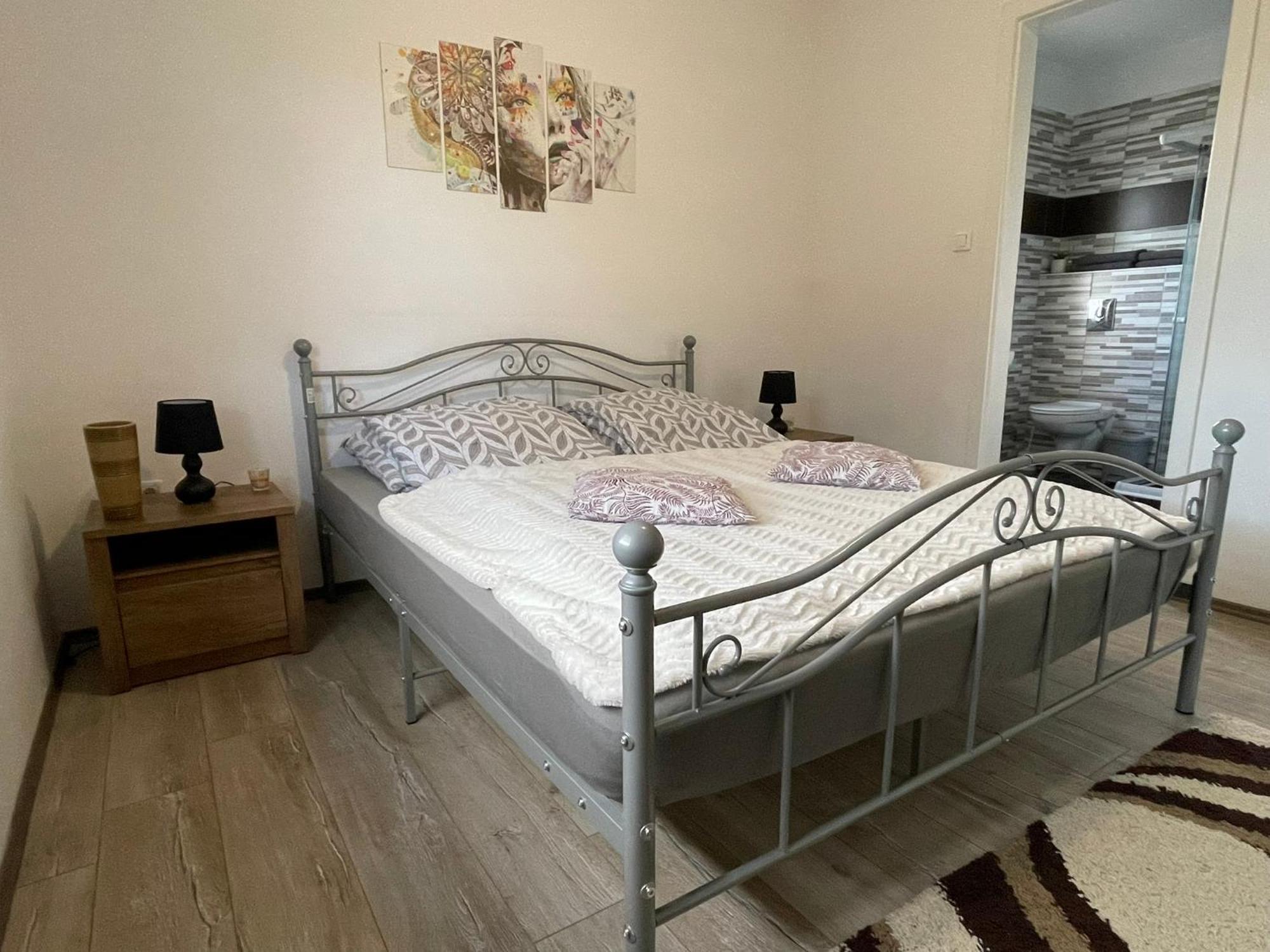 Fullhouse Apartmanhaz Zamardi Ngoại thất bức ảnh