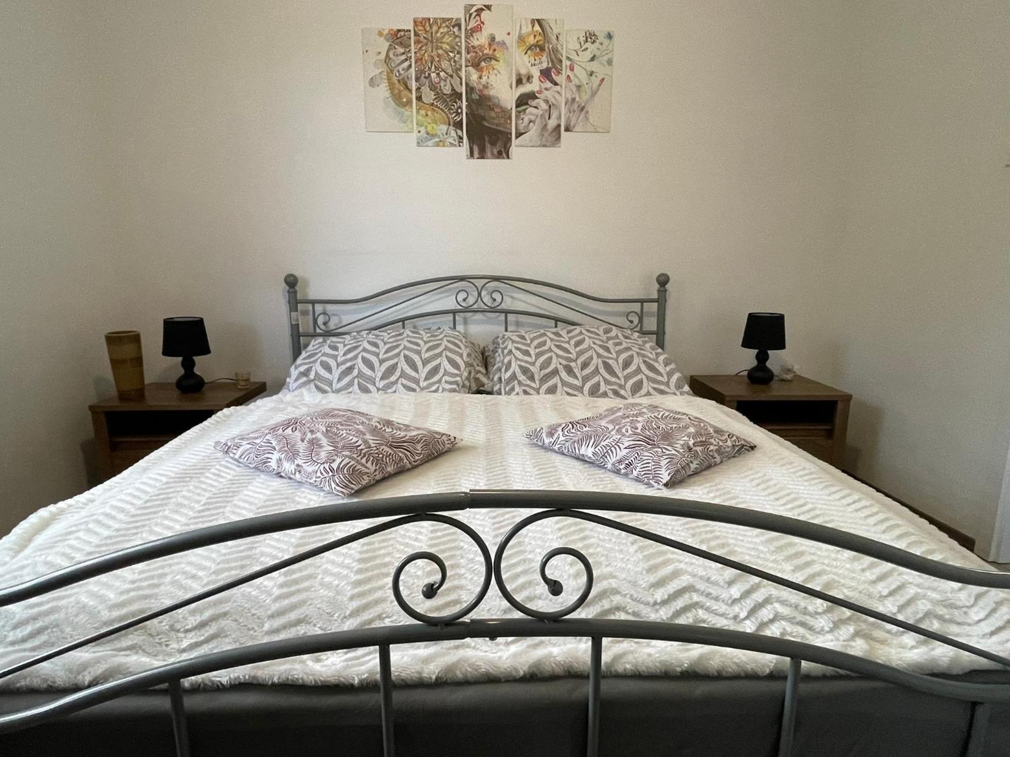 Fullhouse Apartmanhaz Zamardi Ngoại thất bức ảnh