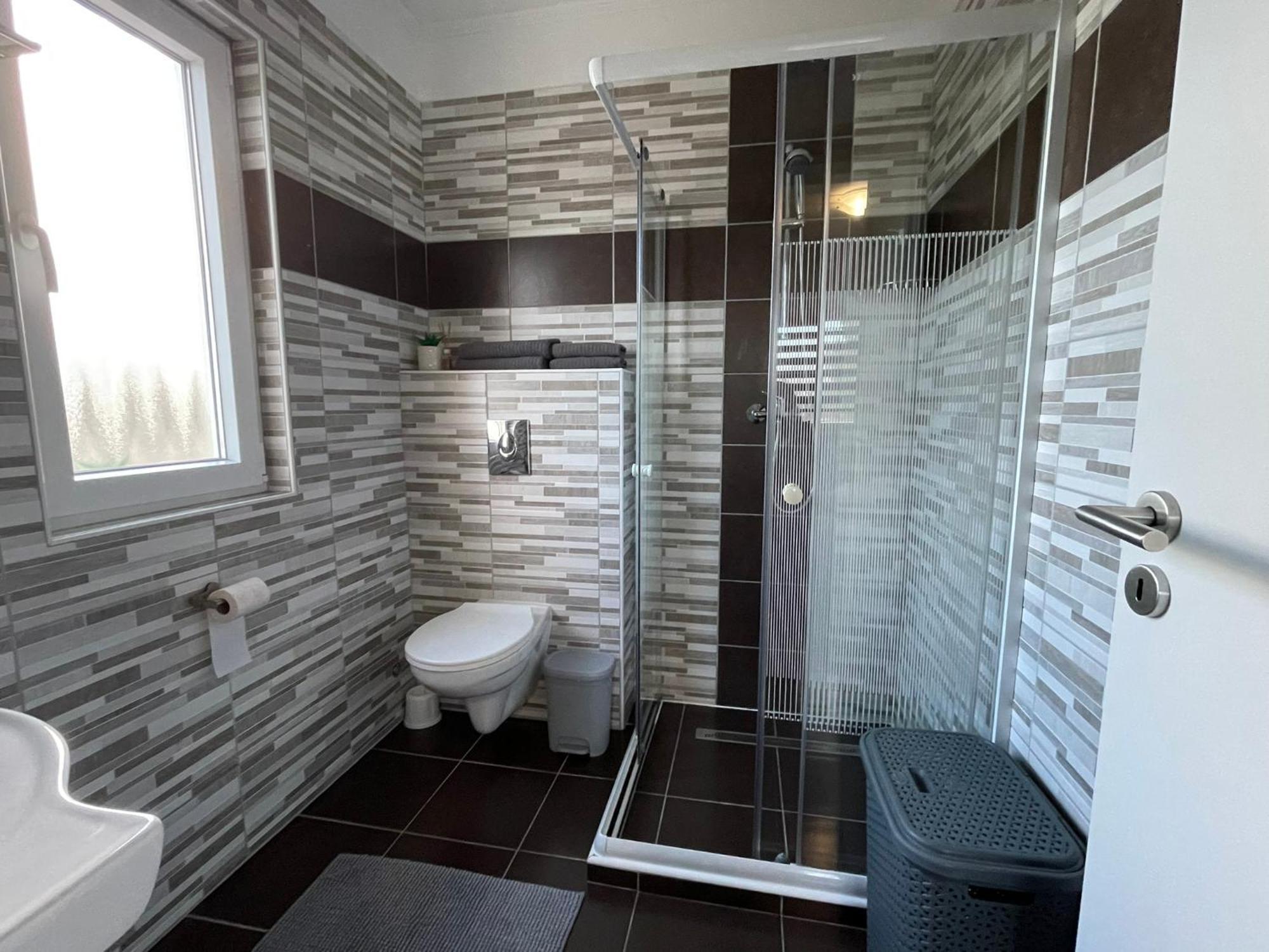 Fullhouse Apartmanhaz Zamardi Ngoại thất bức ảnh