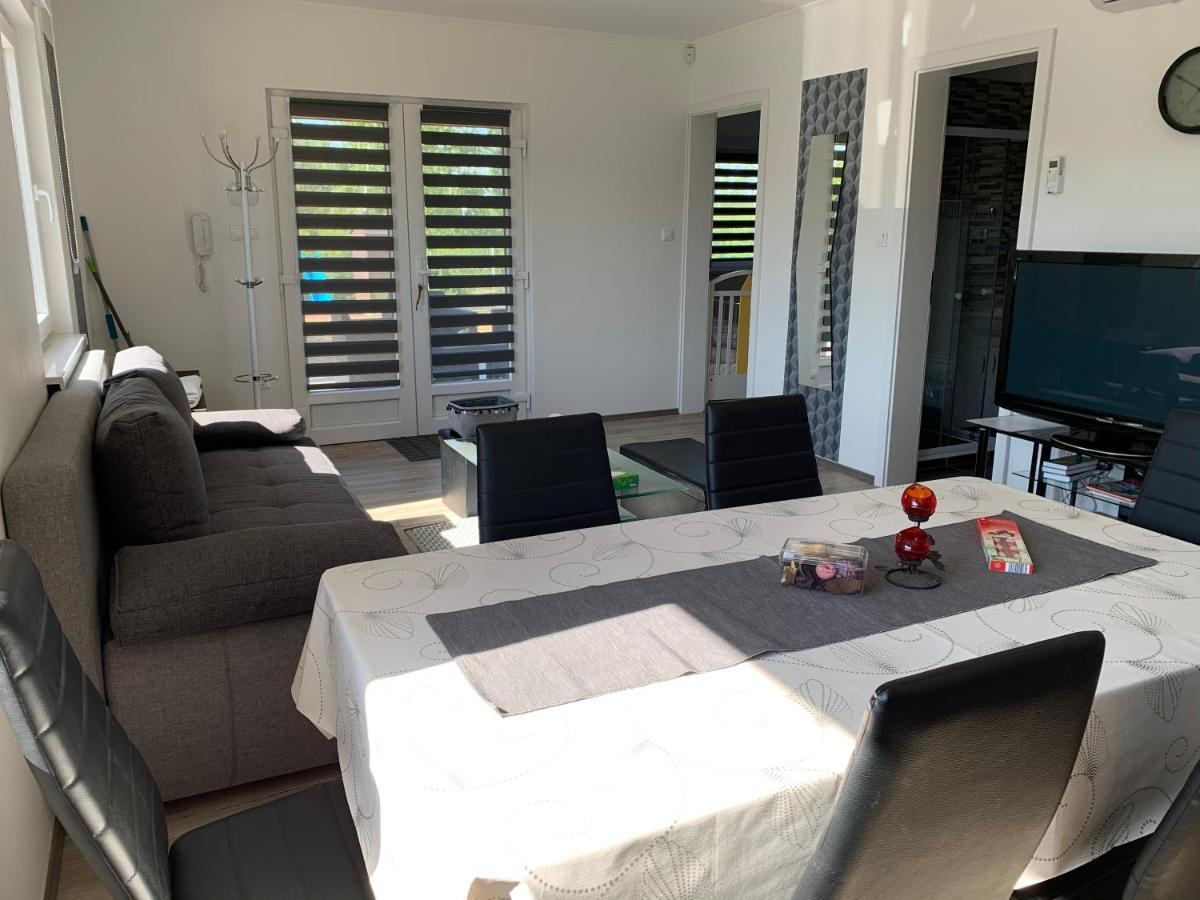 Fullhouse Apartmanhaz Zamardi Ngoại thất bức ảnh