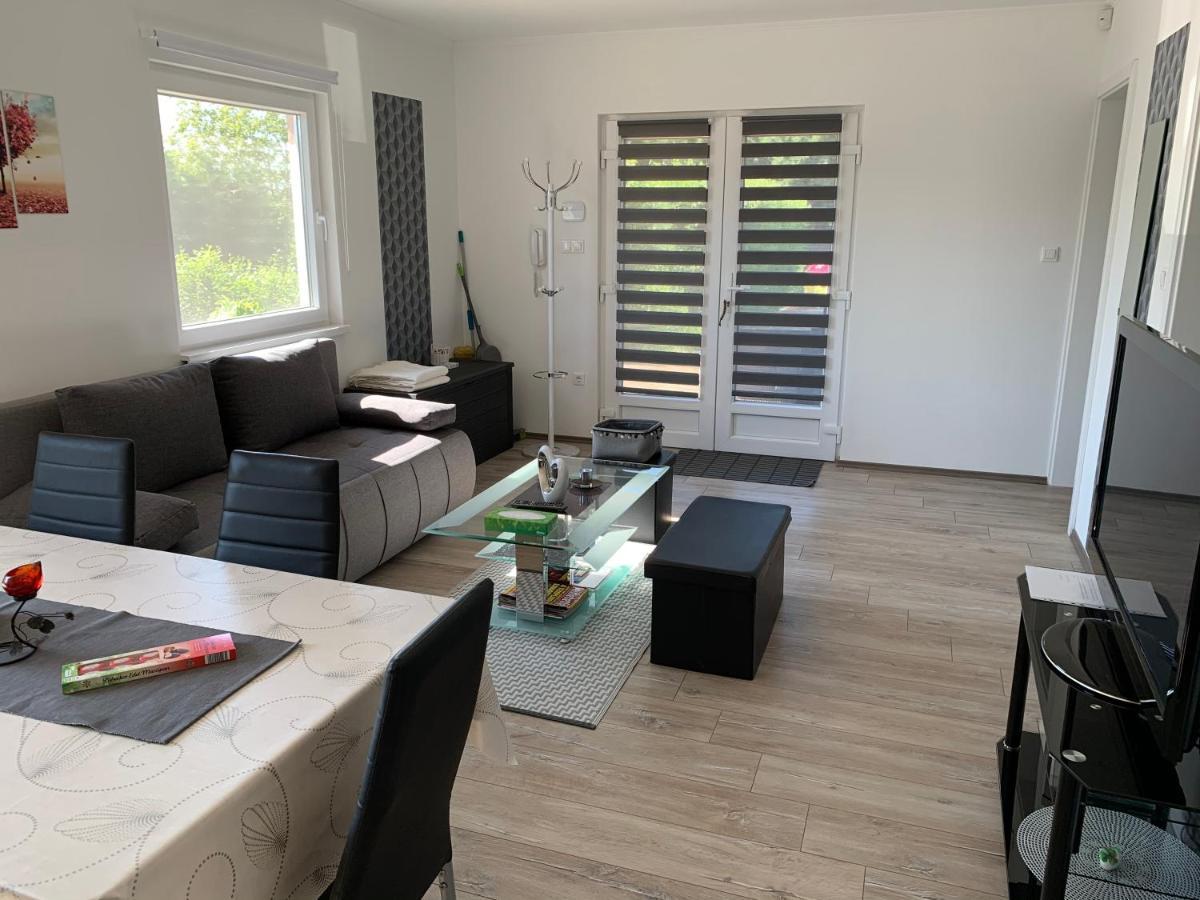 Fullhouse Apartmanhaz Zamardi Ngoại thất bức ảnh